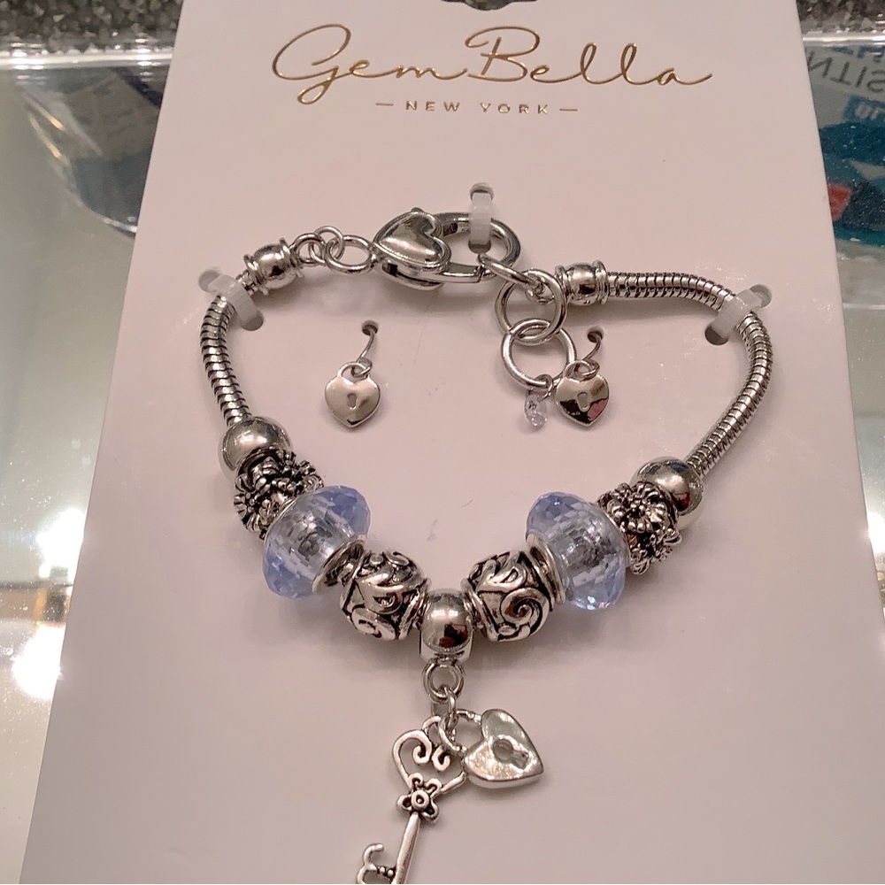Beautiful blue gem bracelet